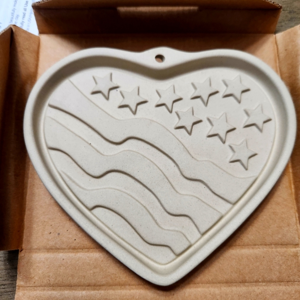 New Pampered Chef 2005 Stone Patriotic Heart Mold NIB